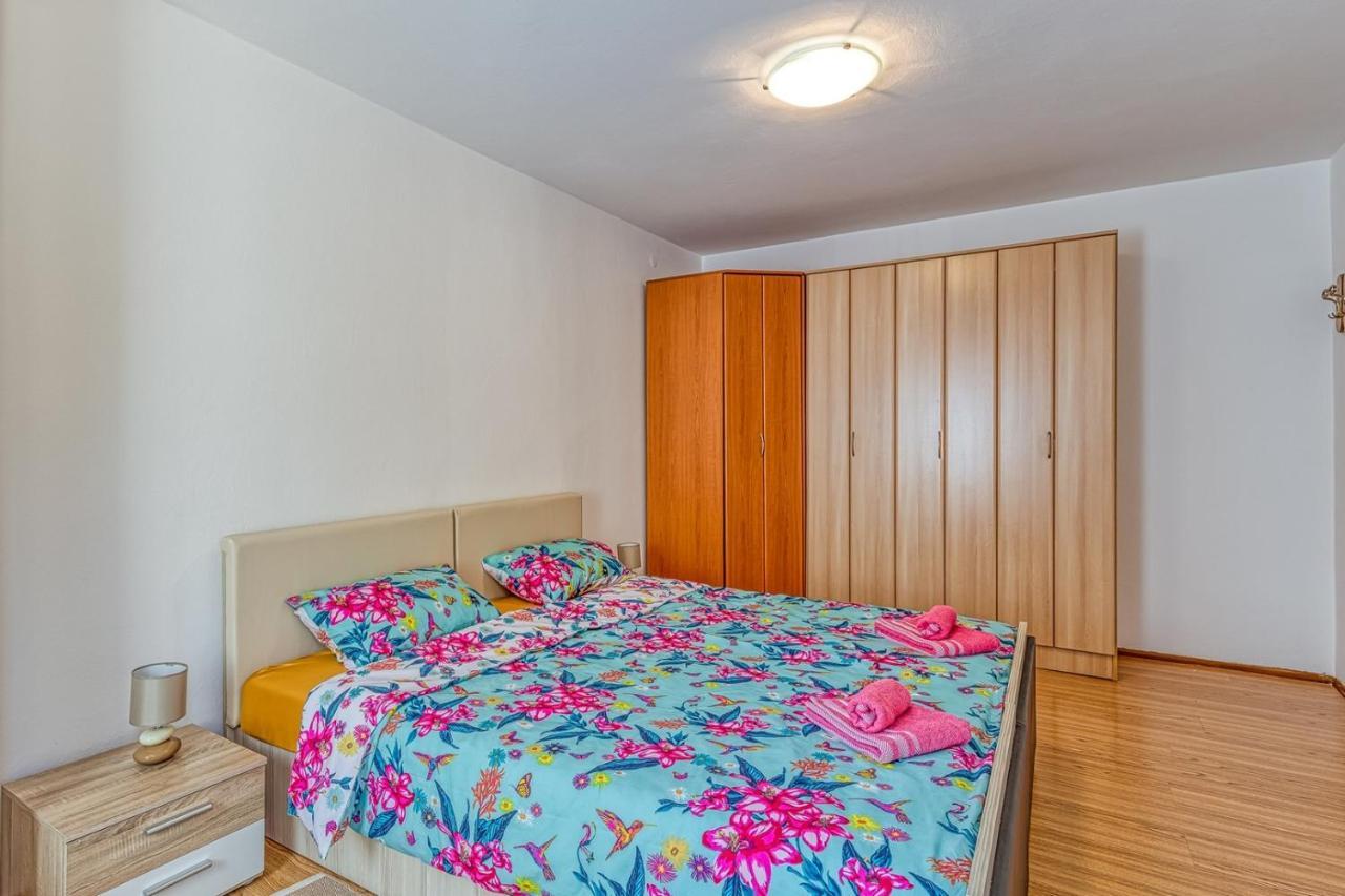 Apartment Gaby With Balcony Porec Exterior photo