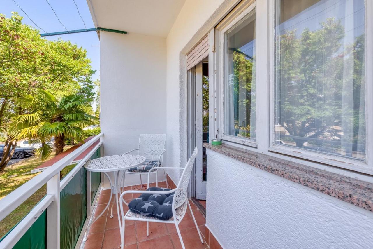 Apartment Gaby With Balcony Porec Exterior photo